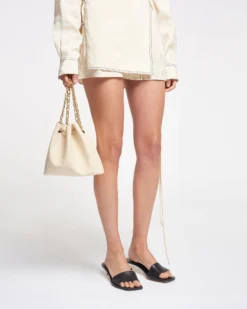 Nanushka The Gather Bucket - Alt-Nappa Bucket Bag - Creme -Nanushka Sale Store NAN SS24 WW FULL BODY CROPPED 13