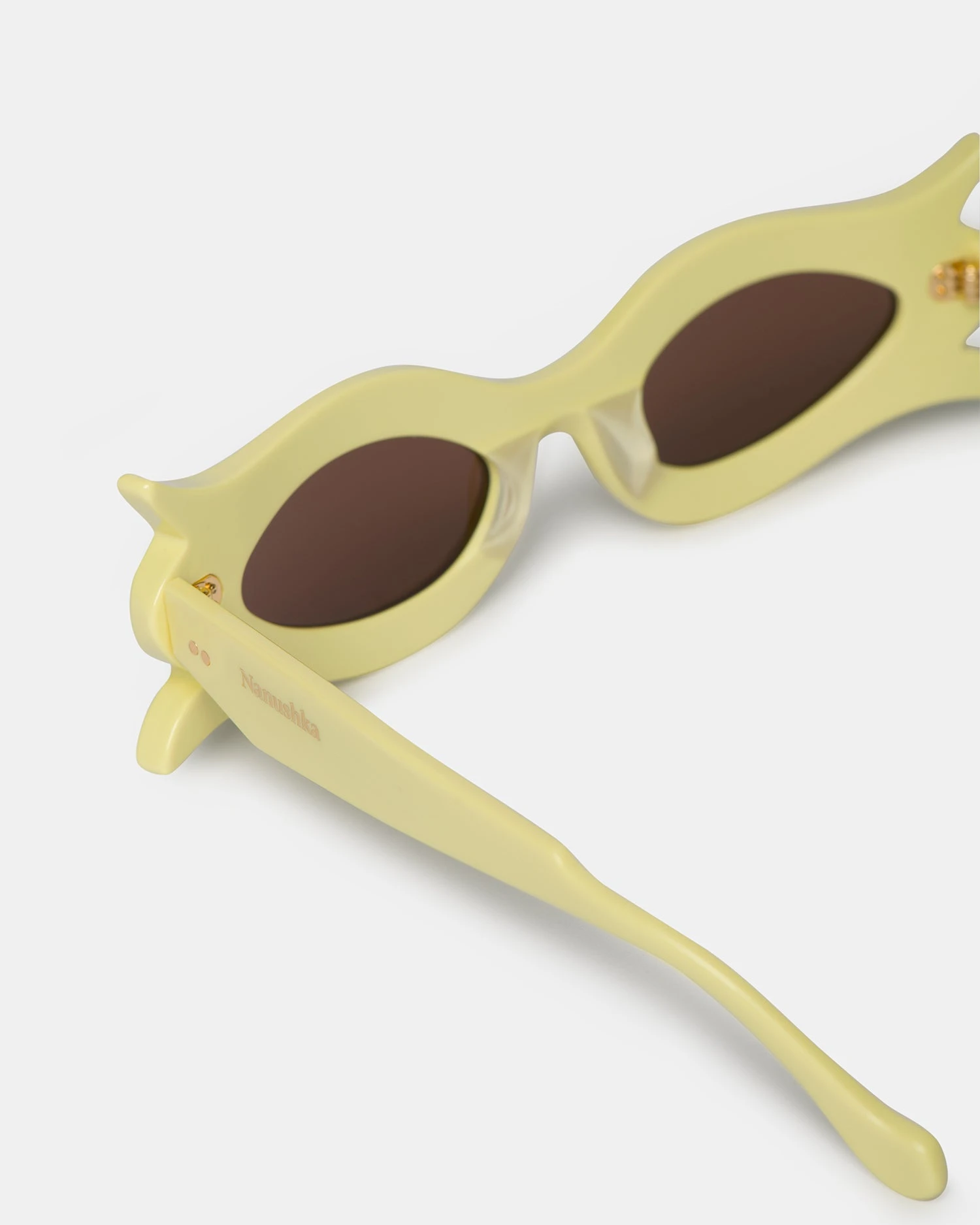 Nanushka Tully - Bio-Plastic Floral-Shaped Sunglasses - Moonbeam 3 Nanushka Tully - Bio-Plastic Floral-Shaped Sunglasses - Moonbeam - Image 3