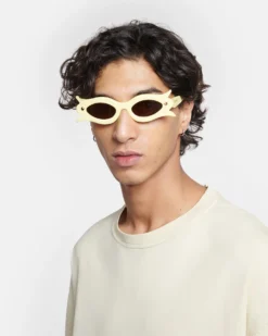 Nanushka Tully - Bio-Plastic Floral-Shaped Sunglasses - Moonbeam 11 Nanushka Tully - Bio-Plastic Floral-Shaped Sunglasses - Moonbeam -Nanushka Sale Store NU24PFSG00111 TULLY MOONBEAM BIO PLASTIC 1