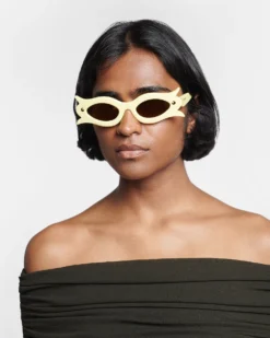 Nanushka Tully - Bio-Plastic Floral-Shaped Sunglasses - Moonbeam 10 Nanushka Tully - Bio-Plastic Floral-Shaped Sunglasses - Moonbeam -Nanushka Sale Store NU24PFSG00111 TULLY MOONBEAM BIO PLASTIC 1 1