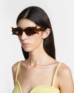 Nanushka Tully - Bio-Plastic Floral-Shaped Sunglasses - Dark Amber -Nanushka Sale Store NU24PFSG00177 TULLY DARK AMBER BIO PLASTIC 1 1