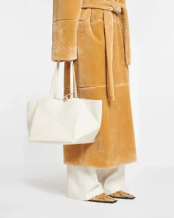 Nanushka Origami Tote - Alt-Nappa Crochet Tote - Off White/Crème 15 Nanushka Origami Tote - Alt-Nappa Crochet Tote - Off White/Crème -Nanushka Sale Store NW23CRBG00871 THEORIGAMITOTE OFFWHITE CREME ALT NAPPAPW