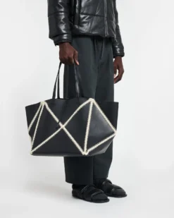 Nanushka Origami Tote Large - Alt-Nappa Crochet Tote - Black/Crème 15 Nanushka Origami Tote Large - Alt-Nappa Crochet Tote - Black/Crème -Nanushka Sale Store NW23CRBG02899 THEORIGAMITOTELARGE BLACK CREME ALT NAPPAPW