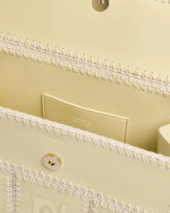 Nanushka The SANDI Symbol - Top Handle Bag - Moonbeam 8 Nanushka The SANDI Symbol - Top Handle Bag - Moonbeam -Nanushka Sale Store NW25CRBG01411SANDISYMBOL MOONBEAM CREME ALT NAPPA CROCHET 05 0c44ce71 857d 4ce4 9f70 e72f83c6d9e9