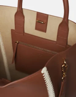 Nanushka The Compass Tote - Crochet Tote Bag - Tan/Crème 9 Nanushka The Compass Tote - Crochet Tote Bag - Tan/Crème -Nanushka Sale Store THECROCHETTOTE TAN CREME ALT NAPPA 04 scaled