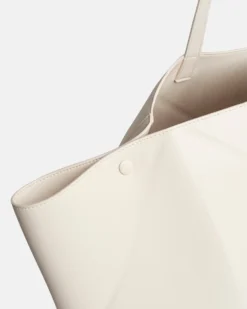 Nanushka Origami Tote Large - Alt-Nappa Tote - Off White 13 Nanushka Origami Tote Large - Alt-Nappa Tote - Off White -Nanushka Sale Store THEORIGAMITOTELARGE OFFWHITE VEGANNAPPA 06